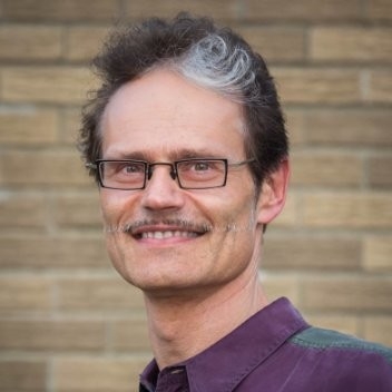Dirk Tomandl, Ph.D. Headshot